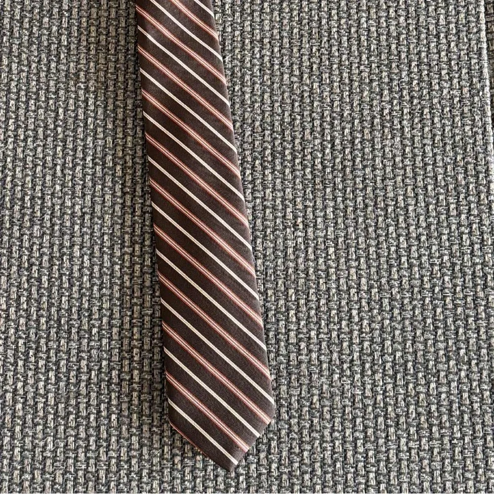 Roundtree & Yorke stylish tie